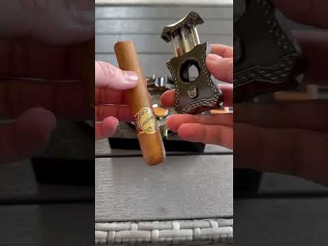 🔥🌬️😎 SMOKING AN AMAZING BRICKHOUSE CIGAR ON A WARM WINDY DAY! 😎🌬️🔥 #cigar #asmr #cigarshow