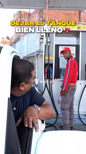 ¡Llenar el tanque hasta el tope puede parecer una buena idea, pero en realidad afecta el sistema de tu vehículo!❌🚗 ⛽️El exceso de combustible puede dañar el filtro de emisiones, generar fugas y hasta desperdiciar gasolina. Lo ideal es llenar solo hasta el primer clic de la bomba.👊🏼😁 En NASCAR, te enseñamos a conducir con inteligencia y a cuidar tu vehículo en cada decisión.🫱🏼‍🫲🏽😎 #Nascar #Escuela #licencia #conducción #Gasolina | Escuela de Conducción Nascar