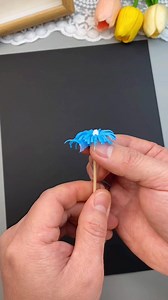 Creating Straw Flower Decorations #strawflower #flowerdecor #diycraft #handmadeart #strawcraft #creativeideas #homedecor #artproject #diydecoration #craftdesign #ecofriendlycraft #flowerart #craftingfun #decorideas #handcrafted | paper craft ideas