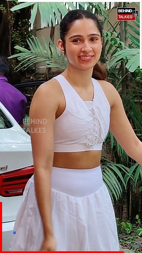 Pashmina Roshan Going For Dance Rehearsal . #pashimaroshan | Bollywood Boss