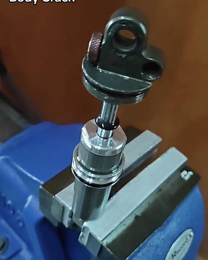 Fox float shock old model รุ่นพระเจ้าเหาเราก็รับทำครับแต่จะทำได้หรือไม่ได้ต้องดูว่าอะไรเสียหายแค่ไหน #docycling #mtbsuspensionservice #wsssoutheastasia #foxfloatshocl #รับซ่อมโช้คจักรยาน | DoCycling