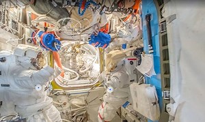 If astronauts hang out at the Space Bar, where do astro-nuts hang out? The International Space Station! Explore the ISS in the first-ever gravity-free #StreetView now. goo.gl/nB1N7m | Google