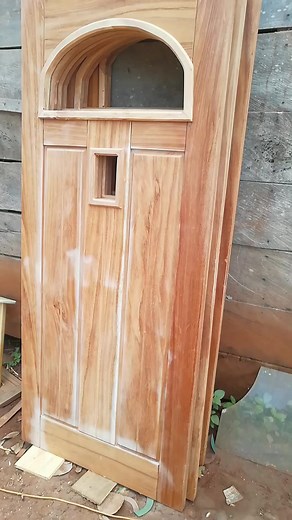 Battants de portes en bois massif #education #menuisier #tapissierdecorateur #achitecture #tapissierdameublement #maternelle #ameublementsurmesure #menuiseriebois #menuiseriesurmesure #ecole | Etienne Kongne