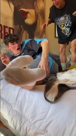 SLIME PRANK on BOYFRIEND while he sleeps 🤫 #prank | sebb&dion #shorts
