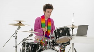 38K views · 308 reactions | 作曲家のジェイコブ･コリアーが「Tech Support」（#テックサポート）に登場し、インターネット上の楽器や音楽に関する質問に回答する。 | WIRED.jp | Facebook