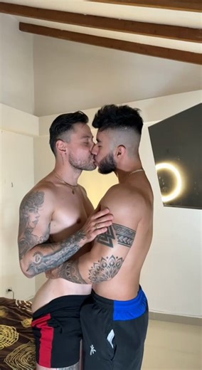 Una delicia estar con este hombre.🍆@camilolp07 🍑@CharlieBed1457 Míralo completo en mi pagina de OF https://t.co/tgCkkeNJOc