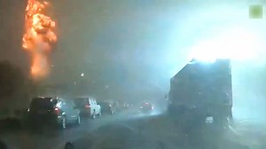 震撼实拍！美国一州闪电侵袭：瞬爆“红蓝”双色火球 如末日降临_腾讯新闻