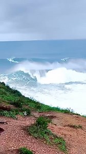 28K views · 1.1K reactions | Onda surfada pelo @rodrigokoxa vista por outro ângulo. Realmente foi uma onda incrível!  Você gostaria de ver as ondas gigantes direto de Nazaré? ‍✈️ @vitorfariasurfer  @ricard_fuster #gigantesdenazaré | Gigantes de Nazaré | Facebook