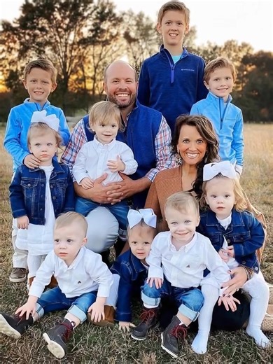 A big, beautiful family, including sweet twins and those unforgettable sextuplets! 😍💖 But time has flown by, and these once tiny toddlers have grown up right before our eyes. 🕒😲 Now fans are amazed by how much they’ve changed and there’s a surprising twist: only two of the sextuplets share a unique trait that sets them apart! 😱 Want to see what all 9️⃣ kids look like today? 👀👉👉 Check out the top comment for the newest photos and all the exciting updates! ⬇️⬇️⬇️ | The Tiny Nest
