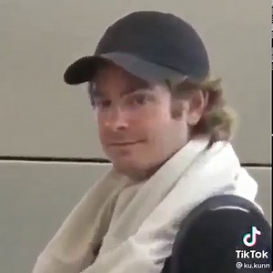 Tom Holland, Andrew Garfield y Tobey Maguire cuando un paparazzi anda cerca. | CONX SPACE