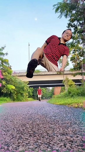 2.7K views · 41 reactions | 勞勞勞 Mind-blowing AI zoom-out effect: It's...