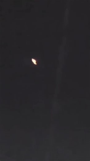 #UFO 🩸 7 'dripping' UFO observations. - Updated compilation of anomalous objects appearing to drip, or release unknown substances, particulates or unknown materials 🔻 In Order 👇 🩸 Perris, California USA - August 2022 🩸 Porterville, California USA - February 2023 🩸 Sliven, Bulgaria - January 2015 🩸 Saaremaa, Estonia (Baltic Sea) - March 2014. 🩸 Sãu Paulo, Brazil - August 2021 🩸 Long Beach, California USA - Police Helo FLIR - Christmas day 2004 🎅 🩸 Delray Beach, Florida USA - Nightvisio