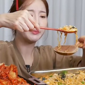 448K views · 10K reactions | ASMR MUKBANG | 15,000 SHU Spicy Noodles Challenge with Teumsae Ramen #Mukbang #ASMR #SpicyNoodles #TeumsaeRamen #KoreanFood #15KSHU #SpicyChallenge #KoreanRamen #EatingShow #FoodChallenge | Munch Bite Asmr | Facebook