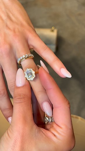 Where vintage meets clean cut 💎 The Freya features a 3 carat emerald cut center, adorned by an accented cluster halo & set in all yellow gold ✨ 💎💎💎💎💎 - Shown (from top to bottom): The Freya Ring (yellow), The 1.5mm Nora Band (yellow) and The 2 Carat Reese Band (yellow) - $99 each or save on stackable bands with our daily value deal. Get any 3 for $150 (a $297 value), 4 for $199 (a $396 value) or 5 for $250 (a $495 value) free shipping in the US 📦 | Everly Rings