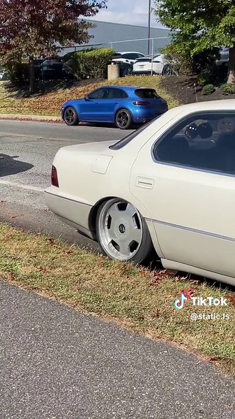Ok this is hard #lexus #ls400 #static #bagged #ivoj56 #showmode #bippu #bmw #e36 #stance #njcarscene