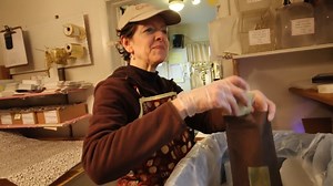 Cookies ’n’ cream bark that melts in your mouth