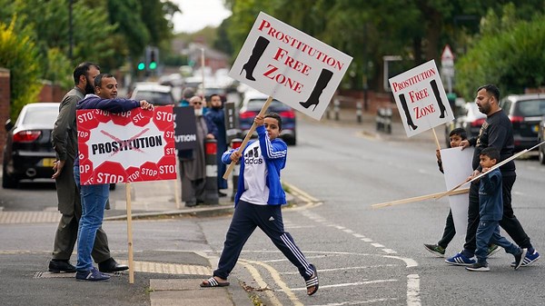 Life on Teesside street plagued with sex workers as 'girls tout for 'business'
