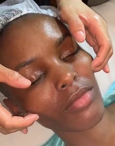 Getting regular facial massages 💆 relaxes your facial muscles which release wrinkles, stimulates blood flow & lymphatic drainage, helps muscle tone & product absorption, reduces puffiness & relieves muscle tension and pain. Book our WOW signature facial and enjoy 90 minute of pure relaxation and disconnection ✨ Book now 📞 lingspa.com | Ling Skincare
