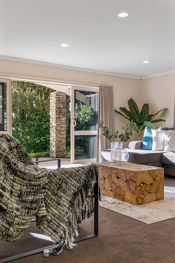 MOTIVATED VENDOR WANTS YOUR OFFER. HOT HOT PRICING AT ASKING $1,150,000 This home can cater to everyones needs. 5 beds, 3 baths, large open plan living spaces and a massive garage for all the toys. Sooooo many options here along with lots of off street parking behind electric gates. IMMEDIATE POSSESSION AVAIABLE. Call me and lets get this done😀 | Sharon Mace - Remax Real Estate