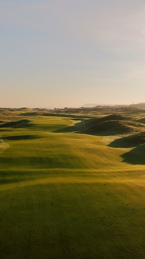 Hole 14 on the Dunluce – ‘Causeway’. The key here is to avoid the deep greenside bunker left as you play to the narrow slither of green, a challenge given the hole stretches 470 yards from the tips. | Royal Portrush Golf Club