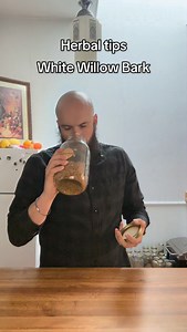 Herbal tea 🌿 White Willow Bark (herbal tea): A Deeper Herbal Spotlight 🌿 White willow bark herbal tea comes from the bark of willow trees and has a long history in traditional herbalism for supporting everyday comfort—especially when the body feels worn down, stiff, or achy after long days. One of the reasons it’s so well known is a natural compound in the bark called salicin. In the body, salicin can be converted into salicylic acid, which is closely related to the pathway that inspired aspir