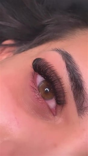 Confidence BOOST pending… 🥵🔥 If your looking for a sign to invest in your self care this year… this is it 💫. Wake up looking glam and ready to go, with or without make up! That’s the magic of lash extensions 🪄 LOOK GOOD, FEEL GOOD 🧍🏼‍♀️Russian Volume by Teah 💎 Barton Le Clay, #bedfordshire 📲 Book online here: https://phorest.com/book/salons/kgsalon#/service-category?id=hwkPl2DNFf9uyyxQabzABg | KG Salon
