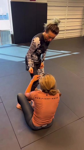 11 reactions | @whitney_a_e・・・Reverse de la Riva ➡️ Sweep ➡️ Truck...