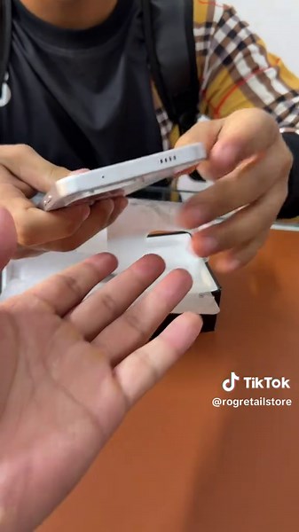 Unboxing iQOO Z11 ថ្មី​ 349$ ថ្ម​ 9020 mAh អេក្រង់​ 165Hz #iQOO