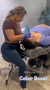 Who would have thought that little ol’ me, threading brows back in 2004, would now be creating flawless brows with permanent makeup? It’s amazing to see how far this journey has come—from shaping brows with thread to now tattooing them with precision and artistry. 𝑾𝒉𝒂𝒕 𝑨𝒓𝒆 𝑷𝒆𝒓𝒎𝒂𝒏𝒆𝒏𝒕 𝑴𝒂𝒌𝒆𝒖𝒑 𝑩𝒓𝒐𝒘𝒔? Permanent makeup brows, such as ombré brows, are a form of cosmetic tattooing designed to enhance your natural brow shape. Ombré brows create a soft, shaded gradient effect, o