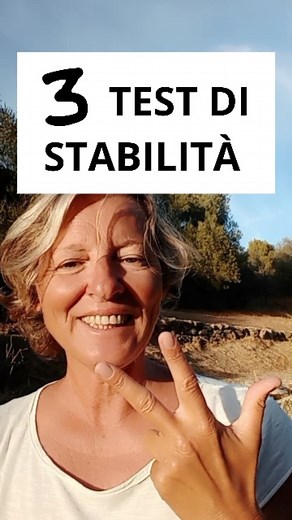 ✨ Quanto è stabile il tuo corpo? Ecco i 3 test fondamentali di stabilità del Functional Movement Screen: 💪 Trunk Stability Push-Up – valuta la forza e la stabilità del core: se il corpo non resta allineato durante il push-up, c’è un deficit di controllo. 🔄 Rotary Stability – testa la stabilità rotazionale a carponi: se perdi equilibrio o non riesci a coordinare braccio e gamba opposti, il core non sostiene al meglio i movimenti diagonali. 🚶‍♂️ Hurdle Step – misura equilibrio e controllo del b