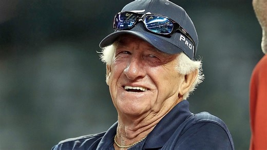 'National treasure': Brewers icon and famed broadcaster Bob Uecker dies at 90