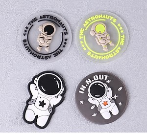 [Hot Item] Custom 3D Rubber-Embossed Logo Labels for Apparel