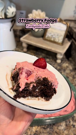 Earthquake Cake Strawberry Fudge — Easy Dessert Recipe