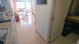 **CORRALEJO -Top Floor Penthouse** Oasis Papagayo 1-Bedroom apartment with Elevated Views across the landscaped gardens and access to huge swimming pools within the complex! Carlos has created a video tour to show the property in detail. It is in Spanish, but if you don't understand or have any questions, just put your comments below and our team will answer in English for you. Your can find our full listing here... [https://goldacreestates.com/en_US/realestate/top/026884-42019](https://goldacre