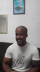 part 2 | sobre tudo que eu escolhi ficar calado por muito tempo. Quem vê a internet de fora acha que é fácil ignorar certos comentários, mas a verdade é que chega uma hora que cansa. Cansa entrar aqui e ler as mesmas coisas todos os dias, ver pessoas focando na minha aparência, na minha estética ou no meu jeito como se isso definisse quem eu sou. E o problema nunca foi opinião, porque eu sei que não vou agradar todo mundo. O problema é quando as pessoas passam do limite e começam a achar normal
