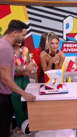 6.2K views · 57 reactions | #LelePons será conductora de #PremiosJuventud ¡y le festejamos su cumpleaños!  #DespiertaAmérica #TVContent #Hosts | Despierta America | Facebook