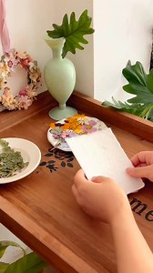 3.4K views · 48 reactions | greeting cards with dried flowers. #greetingcards #cards #driedflowers #diyproject #handicraft #diyideas | Crartist | Facebook