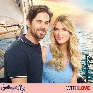 Biologielerares Claire neemt haar leerlingen mee op excursie naar Blue Island. 🏝 Tot haar verbazing komt ze erachter dat het eiland te koop staat en dat er plannen zijn om er een hotel te bouwen! 😲 Heeft haar ex Jason hier iets mee te maken? En kan de knappe kapitein Tom haar helpen? 💪 Je ziet het in de heerlijke film Sailing Into Love: https://bit.ly/Kijk_SailingIntoLove_Op_WithLove | WithLove