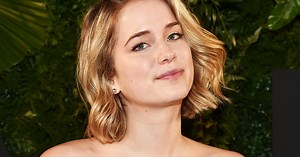 Elizabeth Lail Talks Season 2 Of "You", Scandalous Sex Scenes & Why Everyone Is Obsessed With Beck