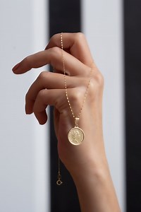 14K Solid Gold Queen Elizabeth Necklace / Embossed Coin Necklace (medium Size) / Pressed Coin Pendant Necklace - Etsy