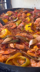 6K views · 214 reactions | Una poderosa discada de mariscos 襤 | Chef Machaen | Facebook