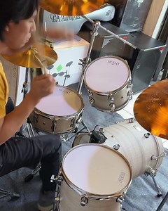 Practicando en esta Batería súper buena Legend serie Traveler que vienen desde Argentina Info de clases al 51956385015 WhatsApp | Clases de Bateria - Ricardo Caldas