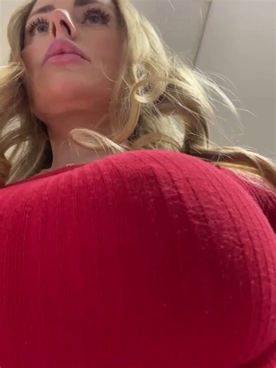 🇺🇸 Mommy Blonde Rides Dildo in Public Restroom🇫🇷 Maman blonde chevauche un gode dans les toilettes publiques🔗: https://t.co/ETgaNhzpMX#solo #masturbation #mommy #blonde #public #riding #feetfetısh #milf