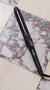 Same Long Barrel tech, four iconic styles. 🩵💙 ▫️0.75": Tighter curls or textured touch ups ▫️1": Classic, defined, everyday curls ▫️1.25": Loose, effortless beach waves ▫️1.5": Big, bouncy blowout curls Which size is your fave? 👇 #BioIonic #BioIonicHair #LongBarrel #CurlType #YourCurlYourWay | Bio Ionic