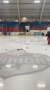 Be a star in net instead of seeing stars. Gear up with the @ccmhockey EFLEX 6 goalie line. 🎥 : @tendy31on IG | Pro Hockey Life