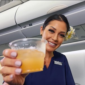 5.1K views · 226 reactions | Aloha! ハワイアン航空のフライトは乗った瞬間からハワイがはじまります。 ぜひハワイへのフライトは、温かい笑顔とアロハのおもてなしのハワイアン航空で✈ #TravelPono #ハワイ旅行 #ハワイに乗ろう #ハワイアン航空 | ハワイアン航空 Hawaiian Airlines Japan | Facebook