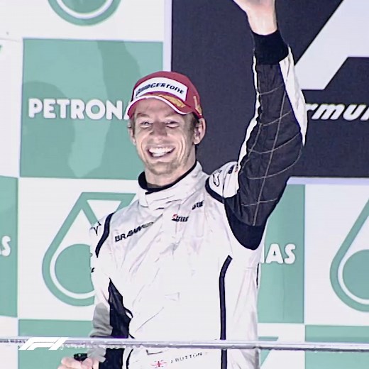 Torrential rain meant only 31 laps were possible in Malaysia on this day in 2009. Jenson Button was the winner, with half-points awarded! 🌧 | F1