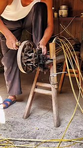 What a way to split 💔 bamboo strips for waving production. #waving #handmade #bamboo | Reels'Jungle