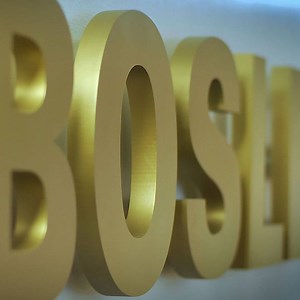 The latest hair restoration options available! 🙌🏻 We are always adapting and revolutionizing our clients experience. Bosley is now offering both in-person and virtual 📲 consultations! If you’re ready to start the conversation, book a consultation today! https://bit.ly/2qMq0WG #Bosley #BosleyWorks #hairtransplant #FUE #FUT #hairtransplantation #hairloss #hair #androgenicalopecia #hairlosssolution #hairlosstreatment #hairgrowth #baldness | Bosley Medical