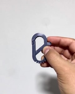 Día 7. “θ carabiner”. 🖨 Impresora: Anet ET4 Día 7. “θ carabinFilamento: PLA Gris eSUN Filamento: PLA GrSlicer: Cura ⏱ Velocidad | Capa: 40mm/s | 0.3mm 📌 Nozzle: 0.6mm ⏳ Tiempo: 1.5h 📷 Cámara: iPhone X Modelo: thing:4832769 Diseñador: kazooo Credit to@fjmr.3d #3dprint #3dprinter #FDM #impresion3D #impresora3d #3dprints #3d #3dmodel #3dprinting #pla #anet #anetET4 #3dprinted #esun #boomerang #3dprintedobject #3dmodel #3dperu #3dlima #impresion3dperu #impresion3dlima #carabiner #gancho #cura | D